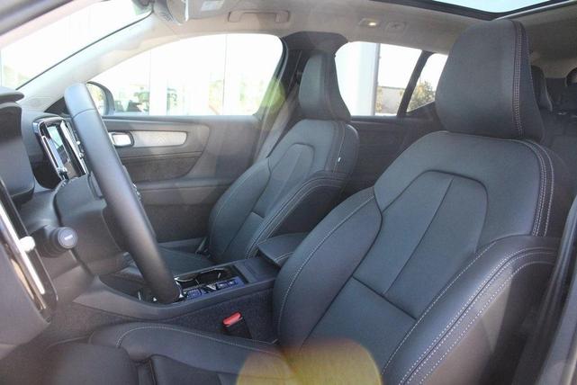 Photo of 2025 Crystal White Pearl Volvo XC40