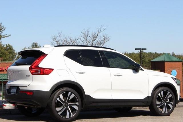 Photo of 2025 Crystal White Pearl Volvo XC40