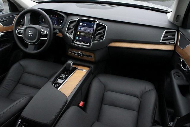 Photo of 2024 Silver Volvo XC90