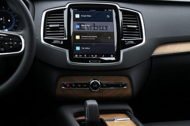 Photo of 2024 Silver Volvo XC90