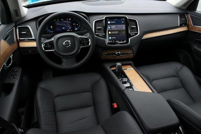 Photo of 2024 Silver Volvo XC90