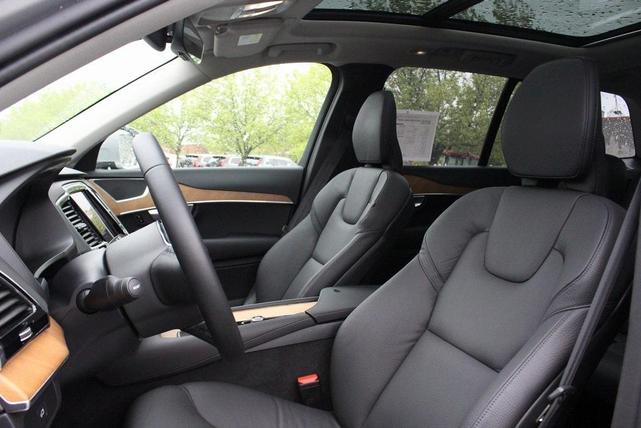 Photo of 2024 Silver Volvo XC90