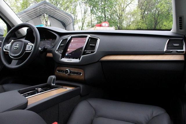 Photo of 2024 Silver Volvo XC90
