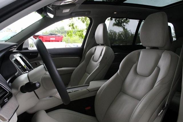 Photo of 2025 Crystal White Volvo XC90 Plug-In Hybrid