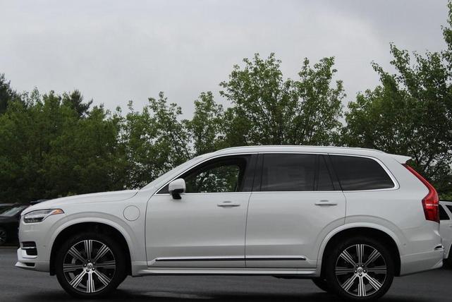 Photo of 2025 Crystal White Volvo XC90 Plug-In Hybrid