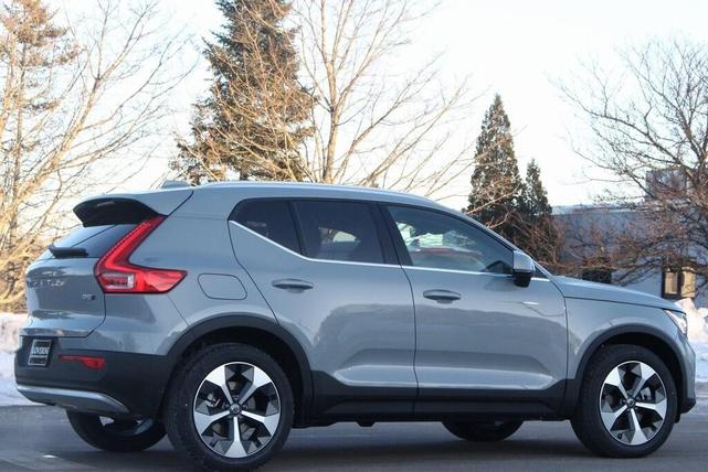 Photo of 2025 Vapour Gray Volvo XC40