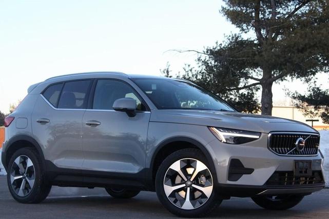 Photo of 2025 Vapour Gray Volvo XC40