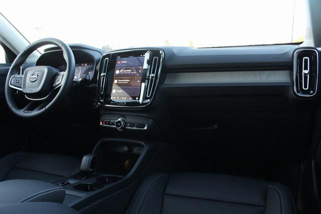 Photo of 2025 Vapour Gray Volvo XC40