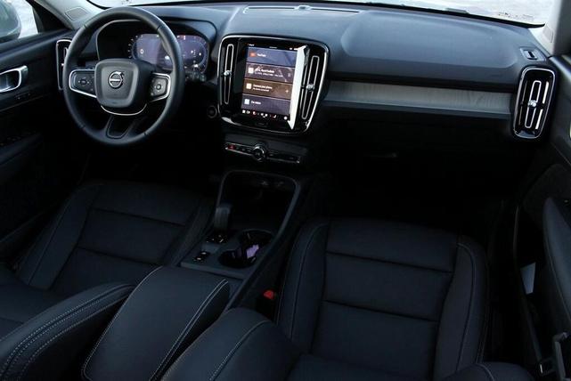 Photo of 2025 Vapour Gray Volvo XC40