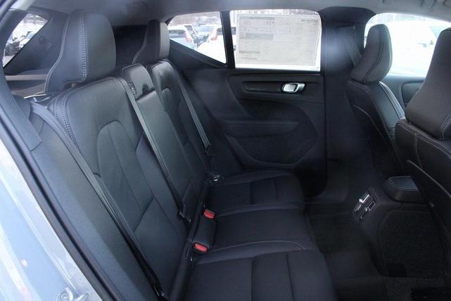 Photo of 2025 Vapour Gray Volvo XC40