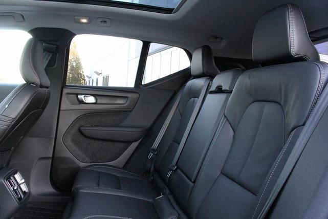 Photo of 2025 Vapour Gray Volvo XC40
