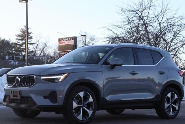 Photo of 2025 Vapour Gray Volvo XC40