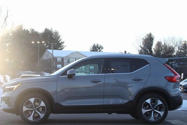Photo of 2025 Vapour Gray Volvo XC40