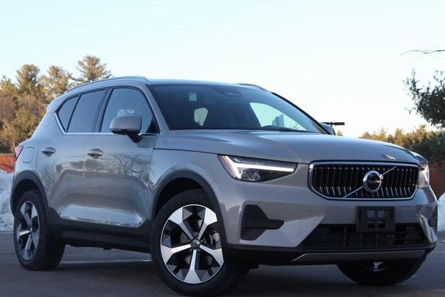 Photo of 2025 Vapour Gray Volvo XC40