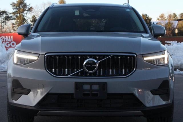 Photo of 2025 Vapour Gray Volvo XC40