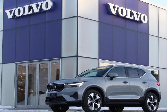 Photo of 2025 Vapour Gray Volvo XC40