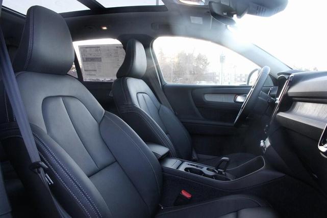 Photo of 2025 Vapour Gray Volvo XC40