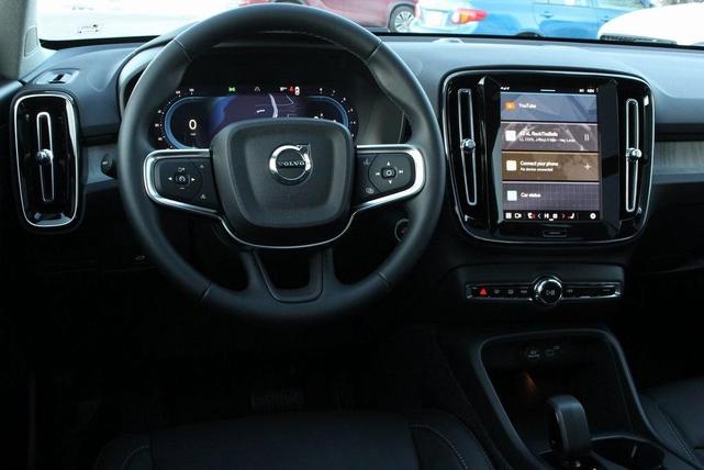 Photo of 2025 Vapour Gray Volvo XC40
