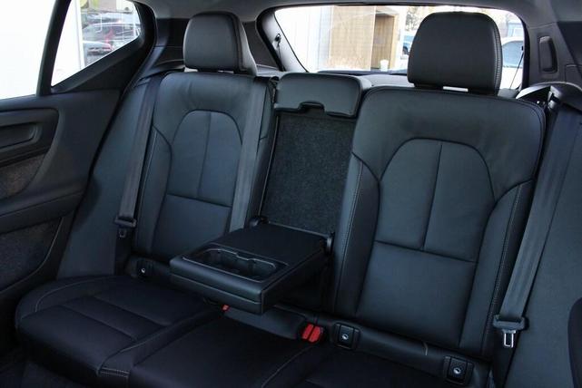 Photo of 2025 Vapour Gray Volvo XC40