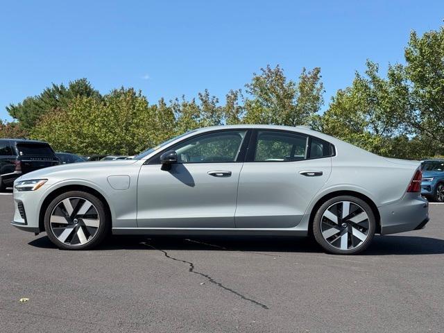 Photo of 2024 Metallic Volvo S60 Recharge Plug-In Hybrid