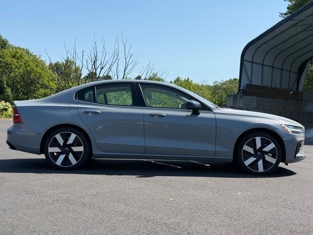Photo of 2024 Metallic Volvo S60 Recharge Plug-In Hybrid