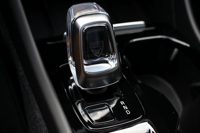 Photo of 2025 Crystal White Pearl Volvo XC40
