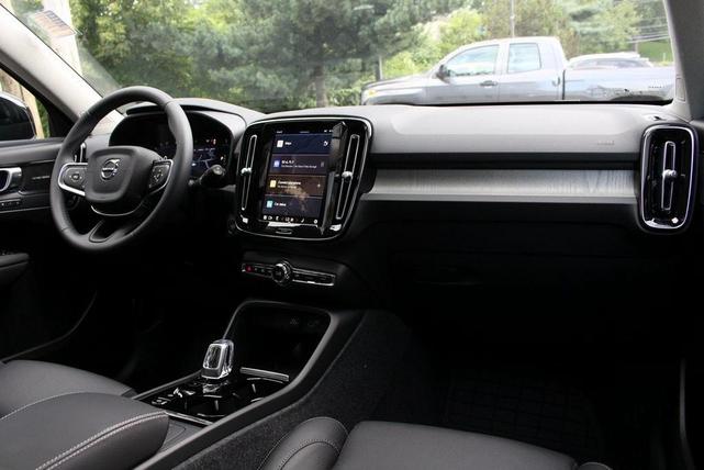 Photo of 2025 Crystal White Pearl Volvo XC40