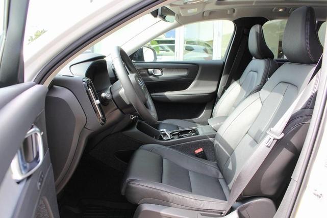 Photo of 2025 Crystal White Pearl Volvo XC40