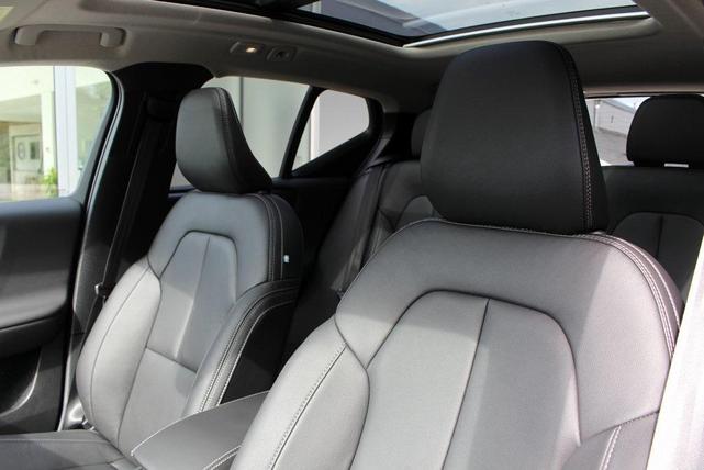 Photo of 2025 Crystal White Pearl Volvo XC40