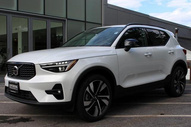 Photo of 2025 Crystal White Pearl Volvo XC40