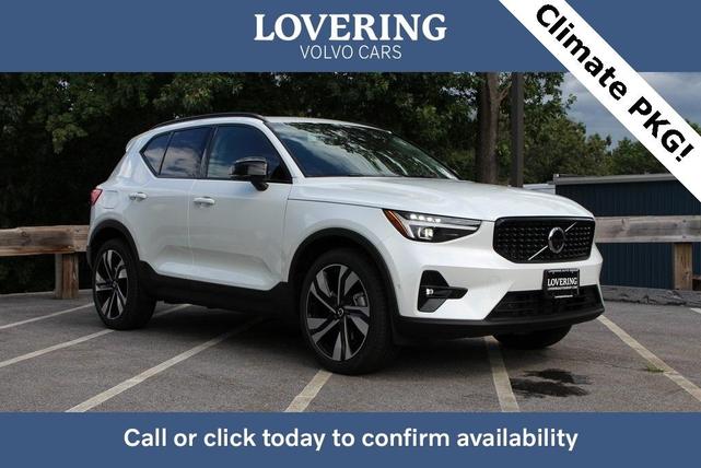 Photo of 2025 Crystal White Pearl Volvo XC40
