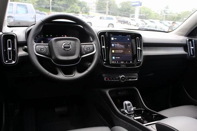 Photo of 2025 Crystal White Pearl Volvo XC40