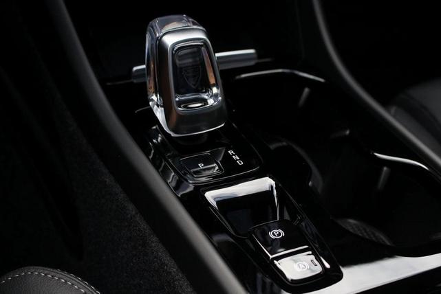 Photo of 2025 Crystal White Pearl Volvo XC40