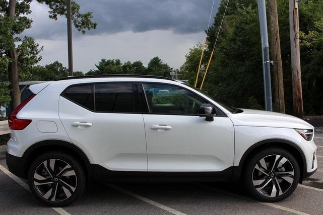 Photo of 2025 Crystal White Pearl Volvo XC40
