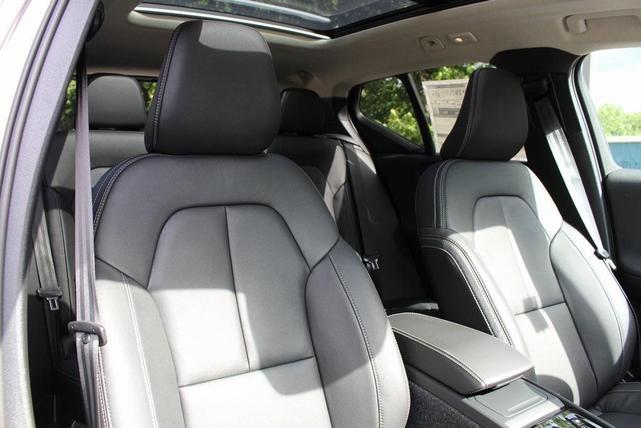 Photo of 2025 Crystal White Pearl Volvo XC40