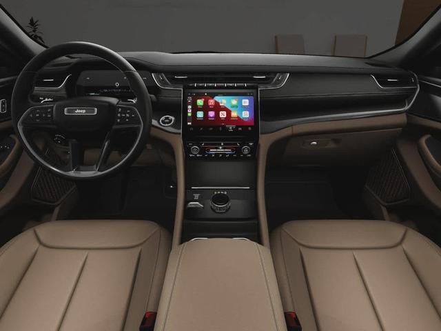 Photo of 2025 Bright White Clearcoat Jeep Grand Cherokee