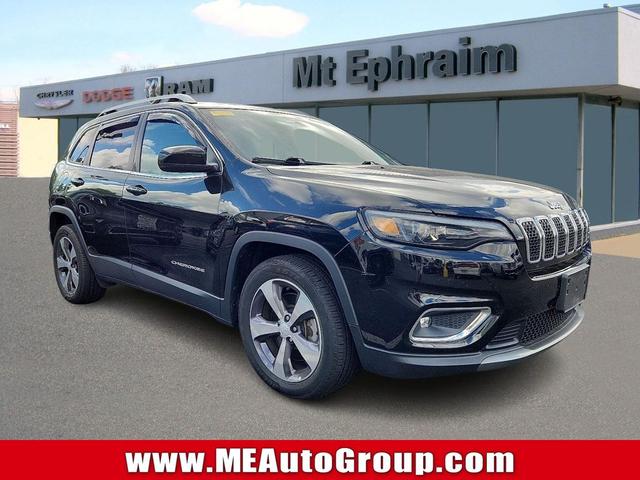 Photo of 2019 Diamond Black Crystal Pearlcoat Jeep Cherokee
