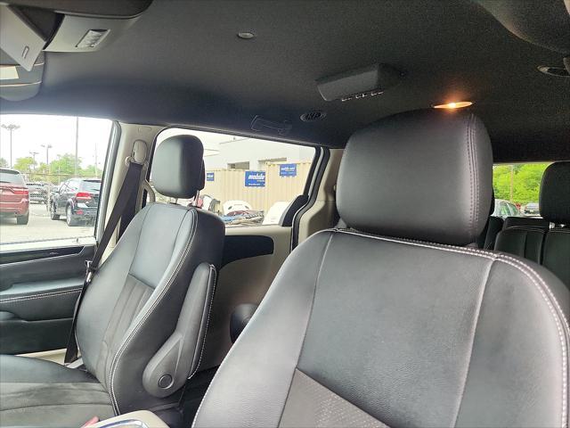 Photo of 2019 White Knuckle Clearcoat Dodge Grand Caravan