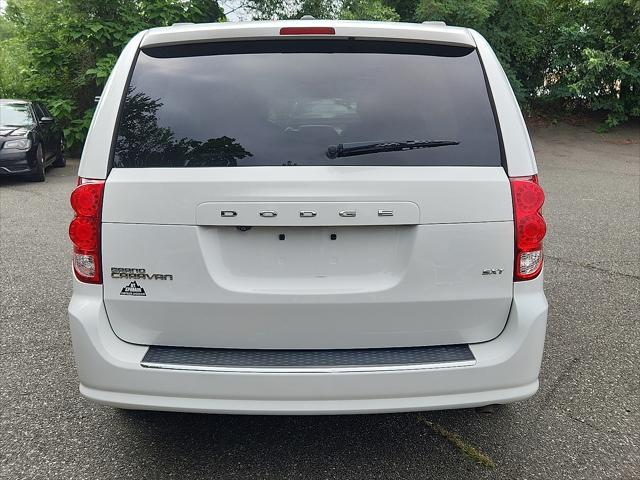 Photo of 2019 White Knuckle Clearcoat Dodge Grand Caravan