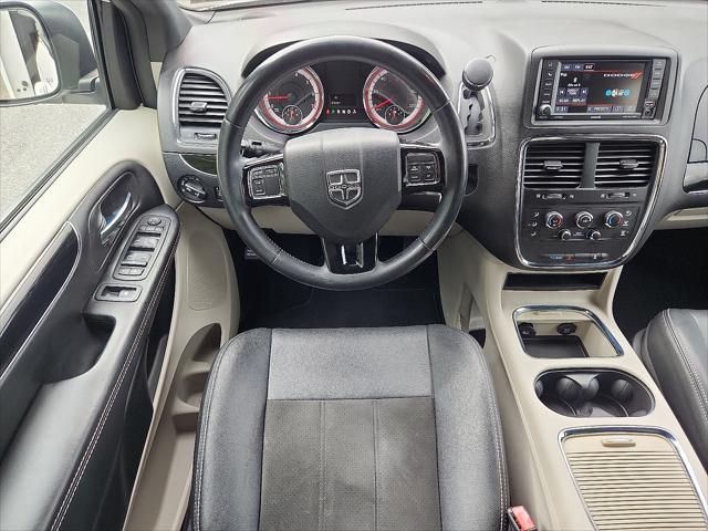 Photo of 2019 White Knuckle Clearcoat Dodge Grand Caravan