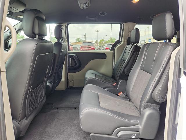 Photo of 2019 White Knuckle Clearcoat Dodge Grand Caravan