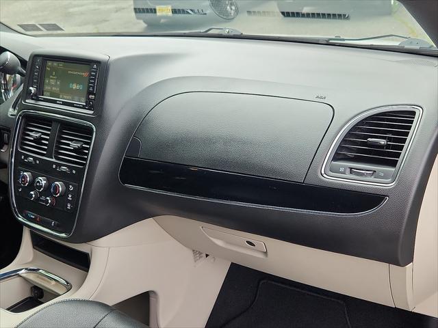 Photo of 2019 White Knuckle Clearcoat Dodge Grand Caravan