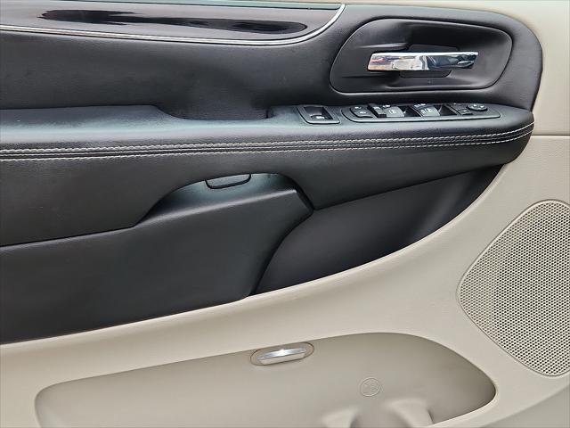 Photo of 2019 White Knuckle Clearcoat Dodge Grand Caravan