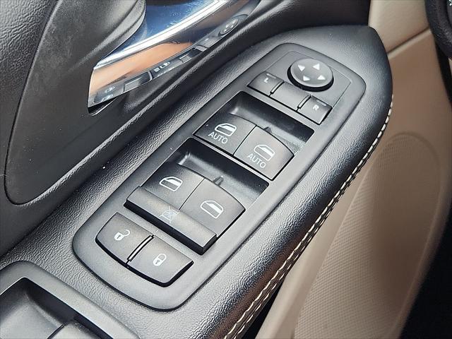 Photo of 2019 White Knuckle Clearcoat Dodge Grand Caravan