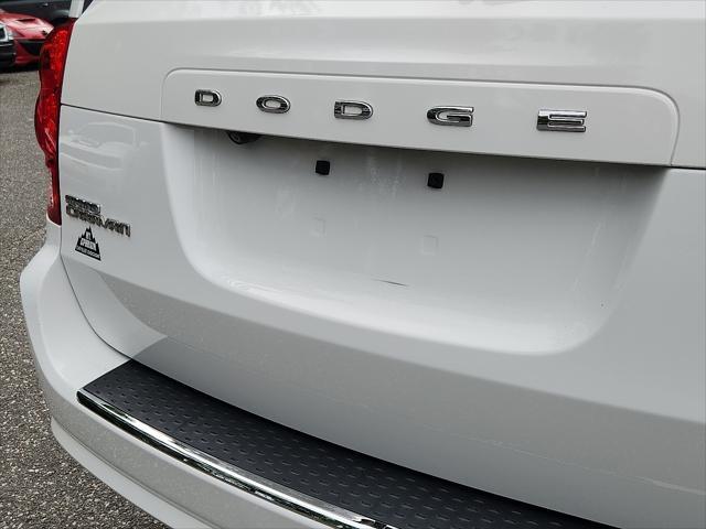 Photo of 2019 White Knuckle Clearcoat Dodge Grand Caravan