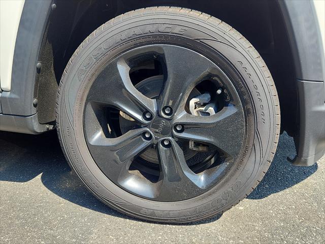 Photo of 2021 White Clearcoat Jeep Compass