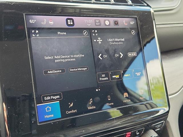 Photo of 2022 Diamond Black Crystal Pearlcoat Jeep Grand Cherokee L