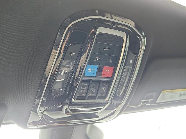 Photo of 2021 Silver Zynith Jeep Grand Cherokee L