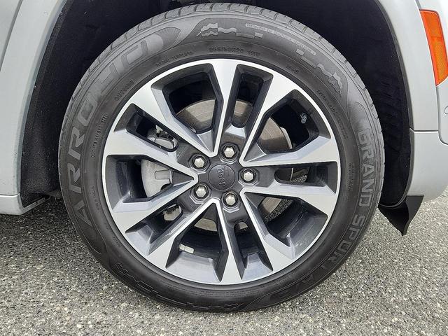 Photo of 2021 Silver Zynith Jeep Grand Cherokee L