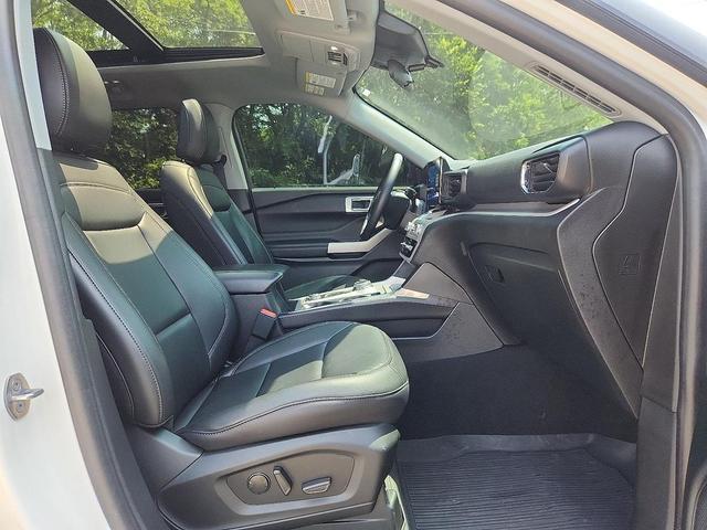 Photo of 2024 Star White Metallic Tri-Coat Ford Explorer